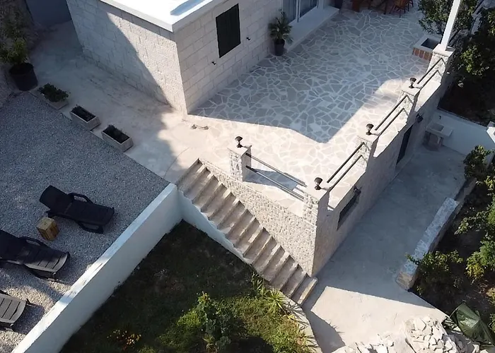 Vakantiehuis Nugal 2+2 *