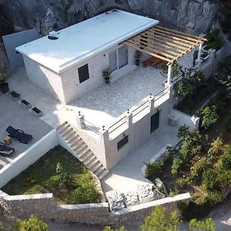 Nugal 2+2 Makarska