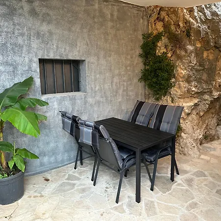 Nugal 2+2 Makarska