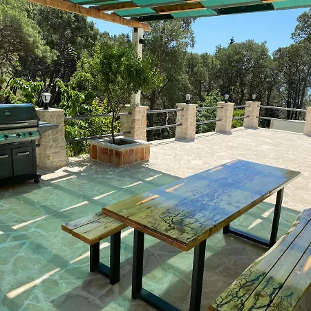 Vakantiehuis Nugal 2+2 *