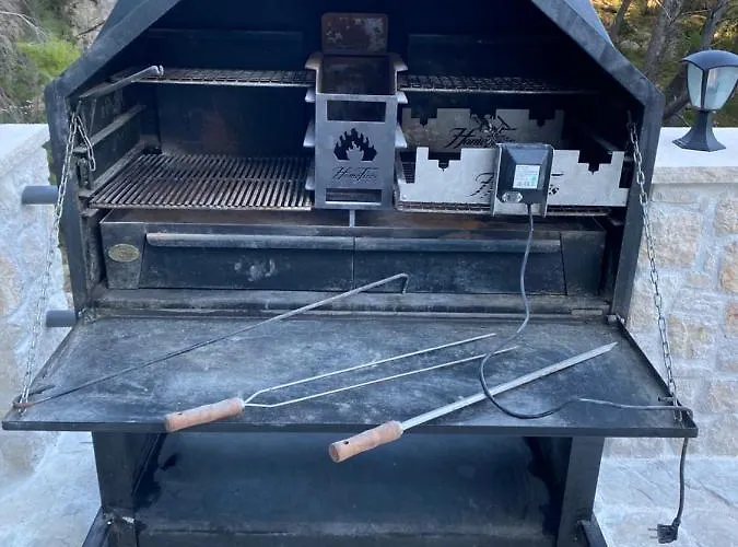 Nugal 2+2 Μακάρσκα